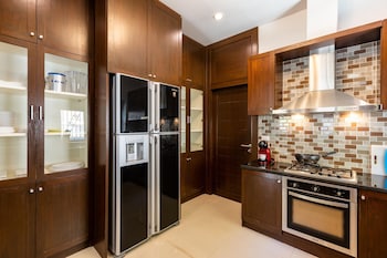 5 bedroom pool villa close to town h5