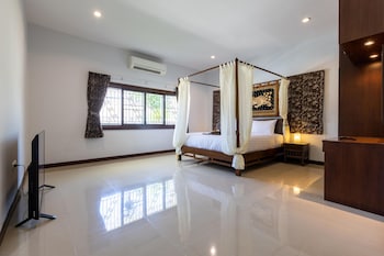 5 bedroom pool villa close to town h5