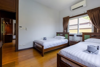 5 bedroom pool villa close to town h5