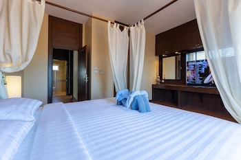 5 bedroom pool villa close to town h5