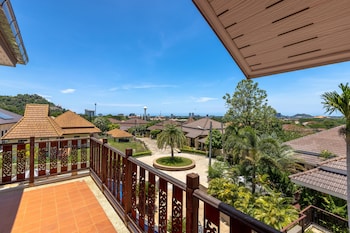 5 bedroom pool villa close to town h5