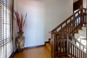 5 bedroom pool villa close to town h5