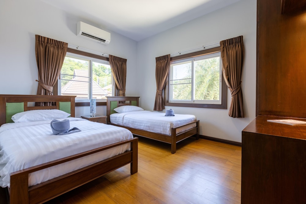 5 bedroom pool villa close to town h5