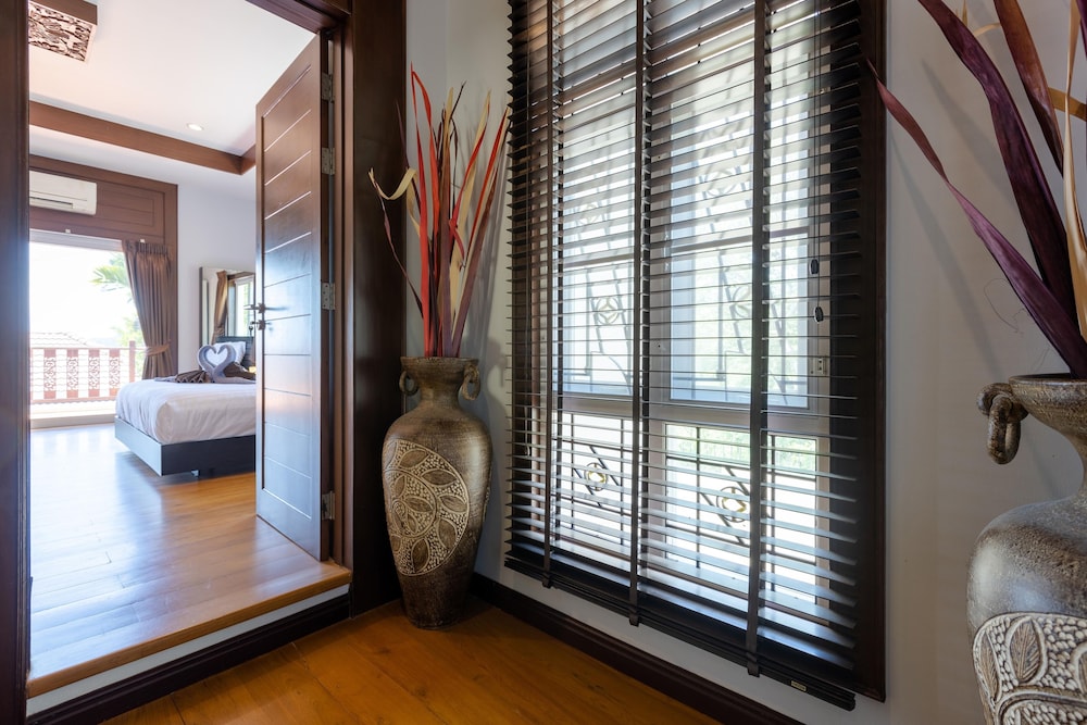 5 bedroom pool villa close to town h5