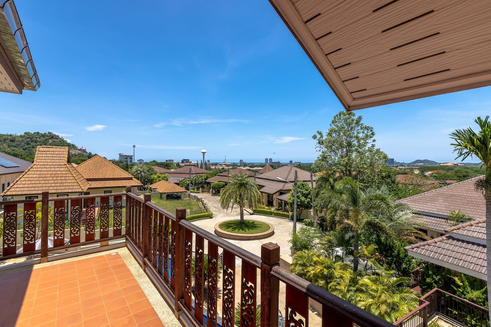 5 bedroom pool villa close to town h5