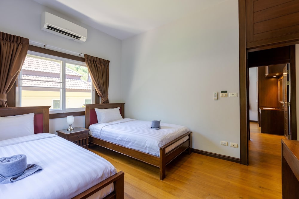 5 bedroom pool villa close to town h5
