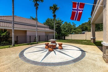 5 bedroom pool villa close to town h5