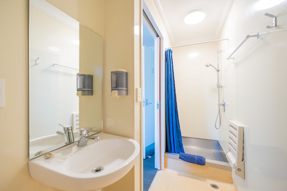 te anau central backpackers