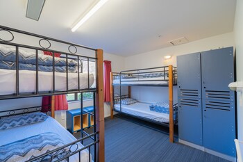 te anau central backpackers