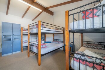 te anau central backpackers