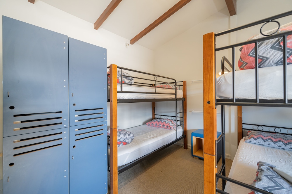 te anau central backpackers