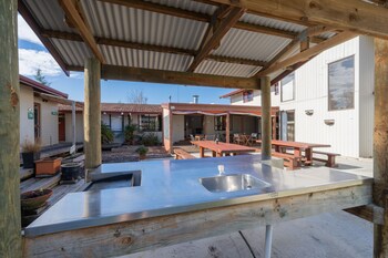 te anau central backpackers