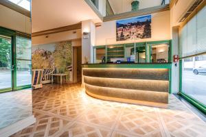 crystal hotel varese