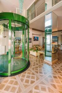 crystal hotel varese