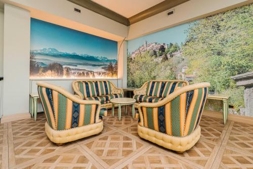 crystal hotel varese