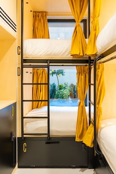 petit hostel palacio real