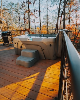 Starlight Haven Hot Springs,,2 star