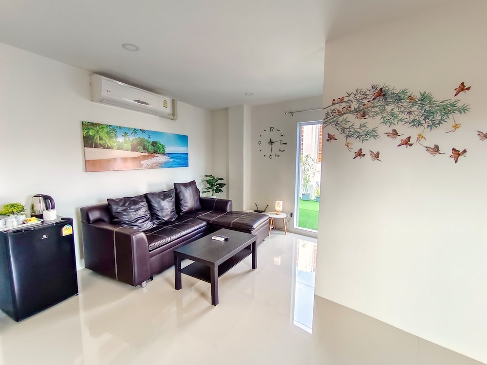 sailor hotel pattaya