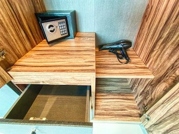 sailor hotel pattaya