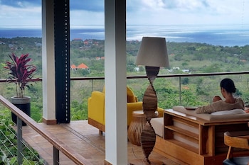 uluwatu sunset hills