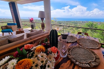 uluwatu sunset hills