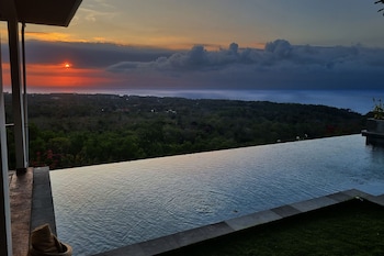 uluwatu sunset hills