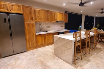 uluwatu sunset hills