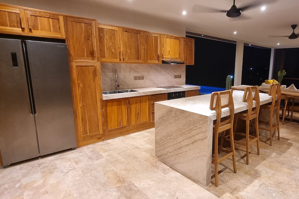 uluwatu sunset hills