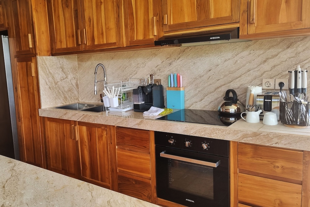 uluwatu sunset hills