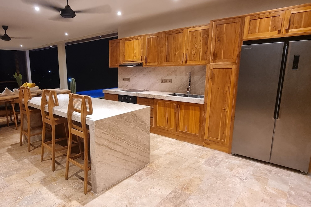 uluwatu sunset hills