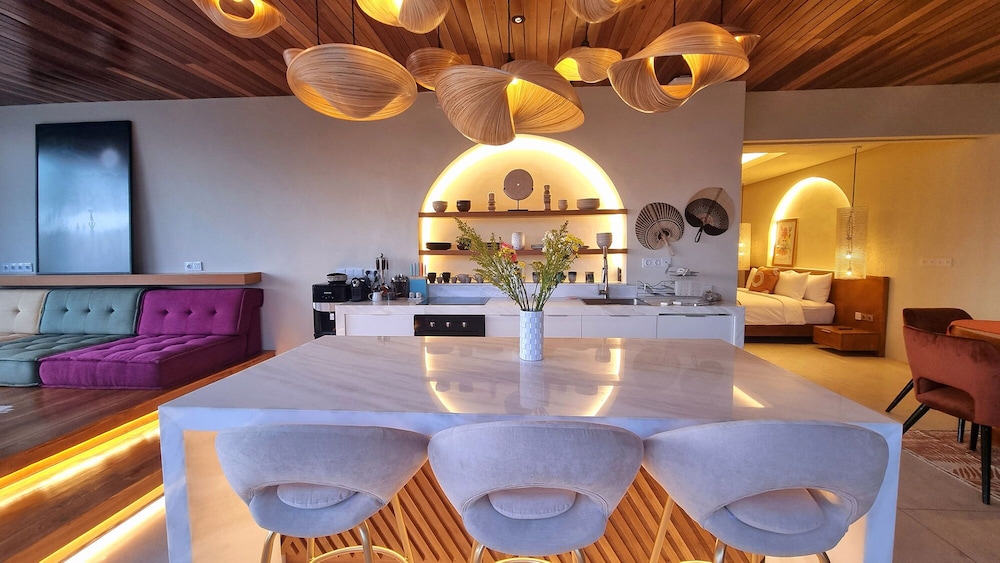 uluwatu sunset hills