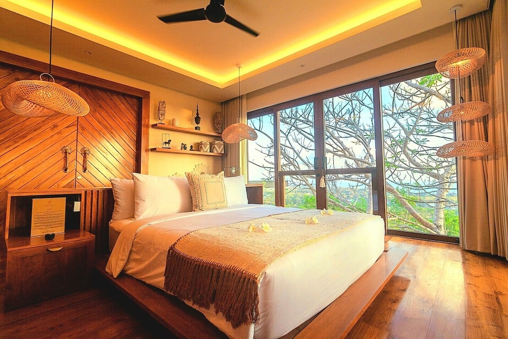 uluwatu sunset hills