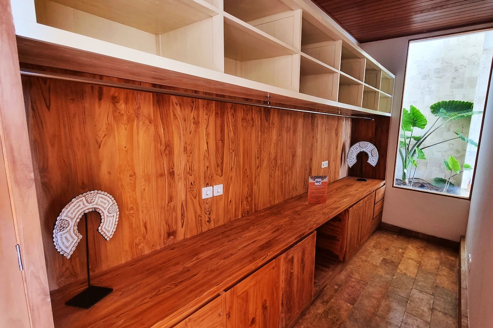 uluwatu sunset hills