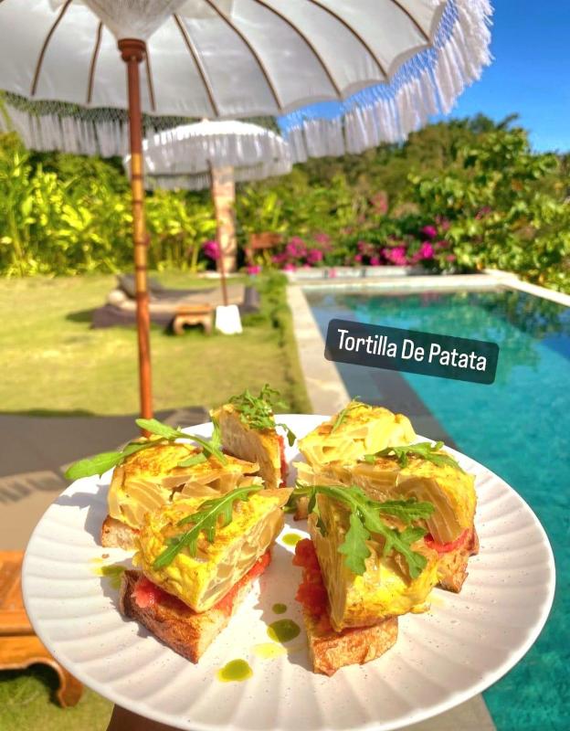 uluwatu sunset hills