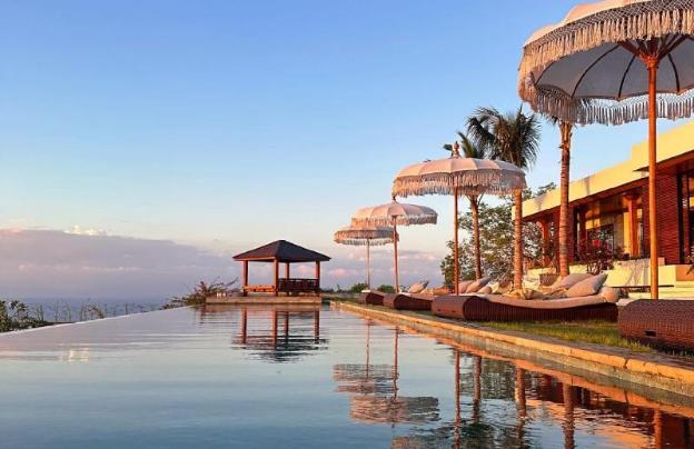 uluwatu sunset hills