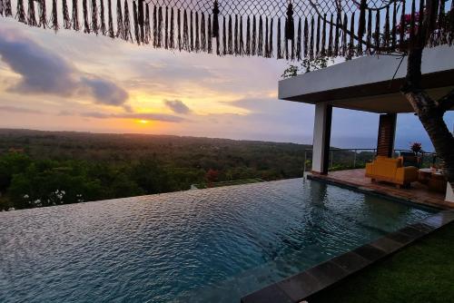 uluwatu sunset hills