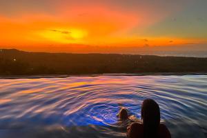 uluwatu sunset hills