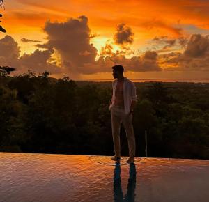 uluwatu sunset hills