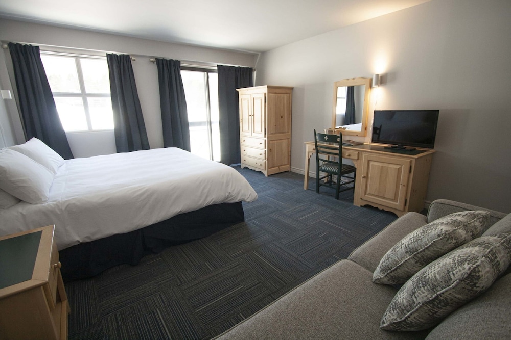 stoneham condos and hotel