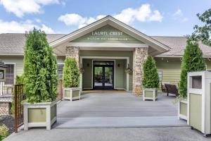 bluegreen laurel crest