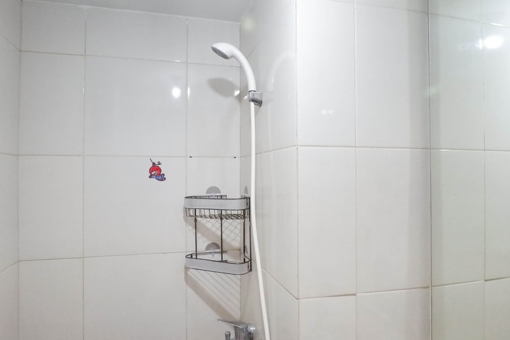 spacious studio apartment accses to pakuwon mall at tanglin supermall mansion