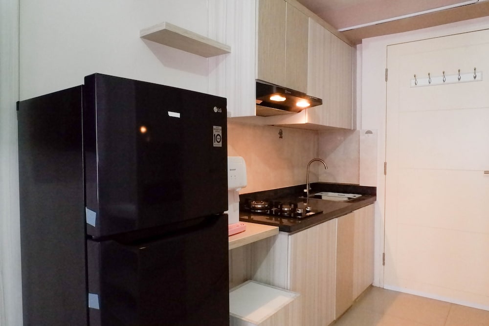 spacious studio apartment accses to pakuwon mall at tanglin supermall mansion