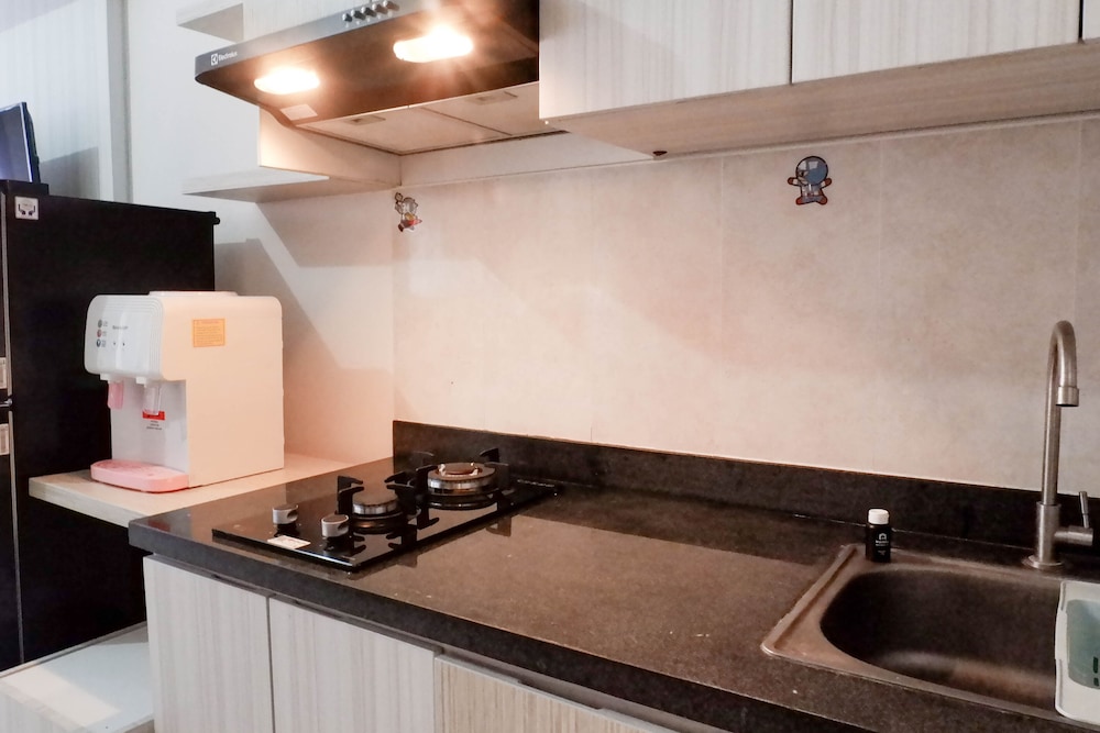 spacious studio apartment accses to pakuwon mall at tanglin supermall mansion