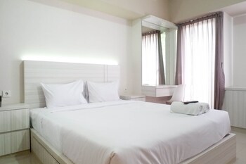 spacious studio apartment accses to pakuwon mall at tanglin supermall mansion