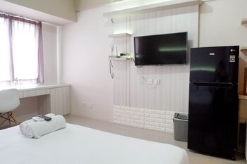spacious studio apartment accses to pakuwon mall at tanglin supermall mansion
