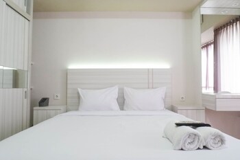 spacious studio apartment accses to pakuwon mall at tanglin supermall mansion