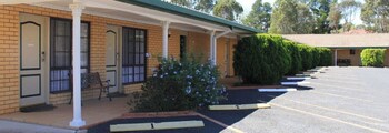 Hilltops Retreat Motor Inn,Near Lambing Flat Folk Museum,4 star