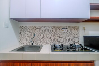 Homey And Comfort Living Studio Room At Dave Apartment,,0 star
