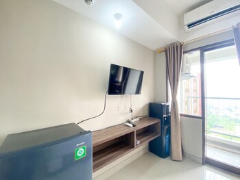 well furnished and cozy studio at gateway park lrt city bekasi apartment