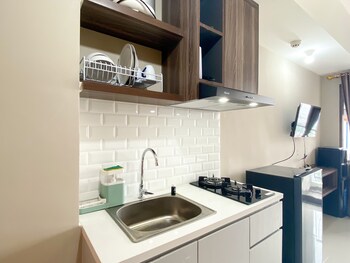 well furnished and cozy studio at gateway park lrt city bekasi apartment